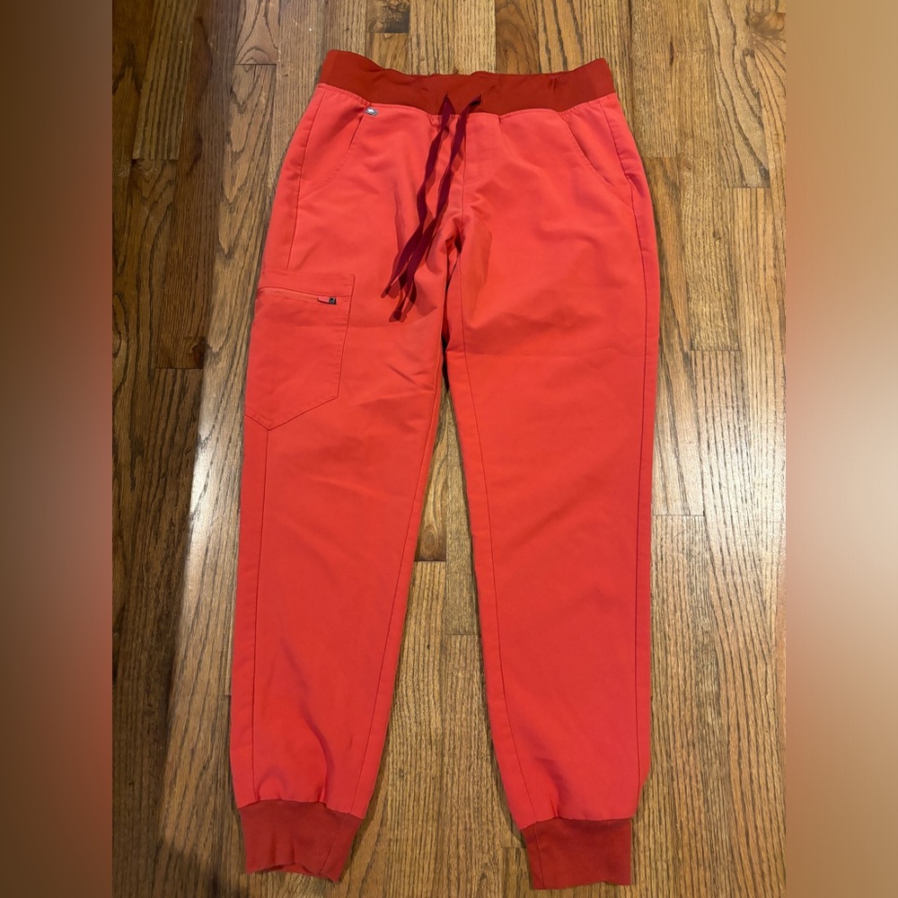 Women Scrub Bottoms, size S. Figs. Would describe the color as coral!